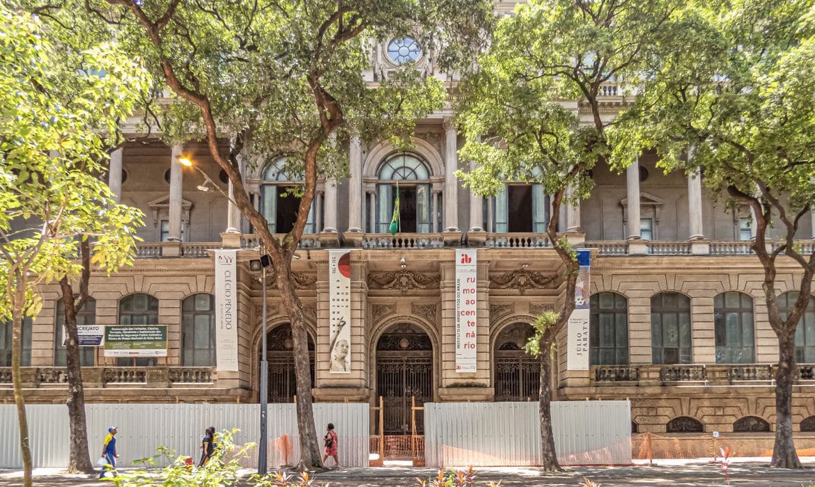 Como fazer a restauração de fachadas históricas?